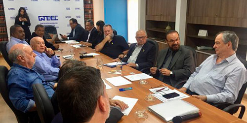 Propostas divergentes tentam direcionar a reforma sindical